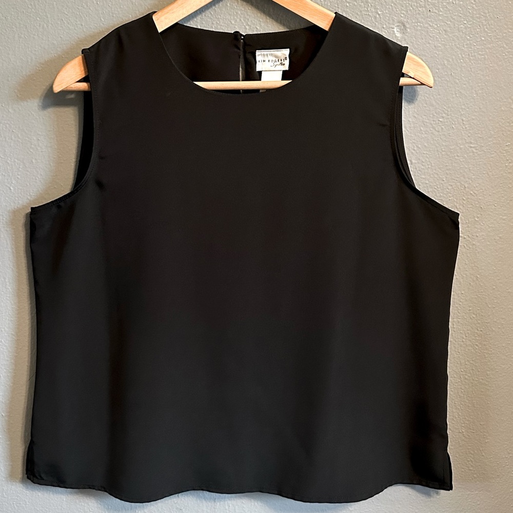 Kim Rogers signature black top. Size large.